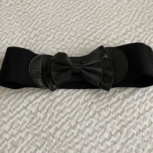 Ladies Vintage Black Leather Bow Front ElasticBack